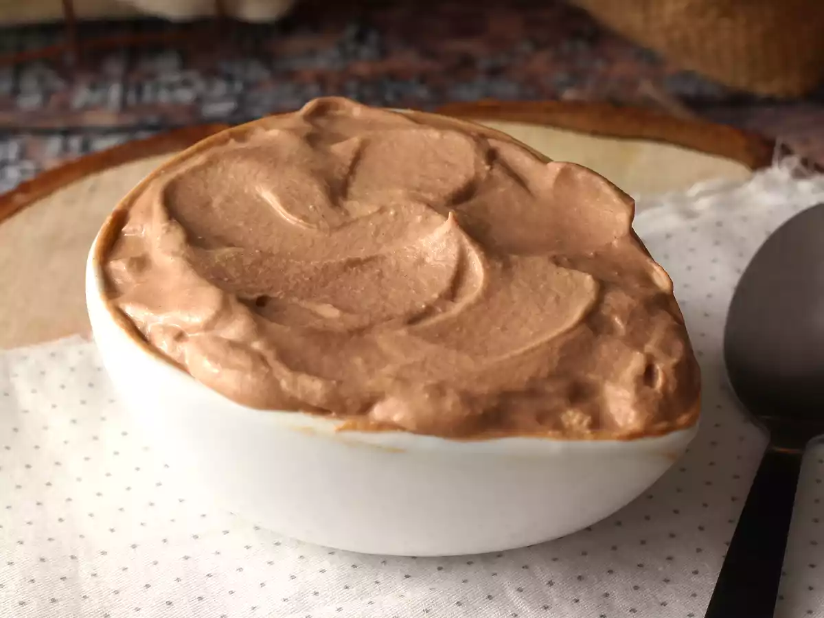 Krémová pomazánka Nutella, ideální na polevu dortů a dortových zákusků. - foto 2