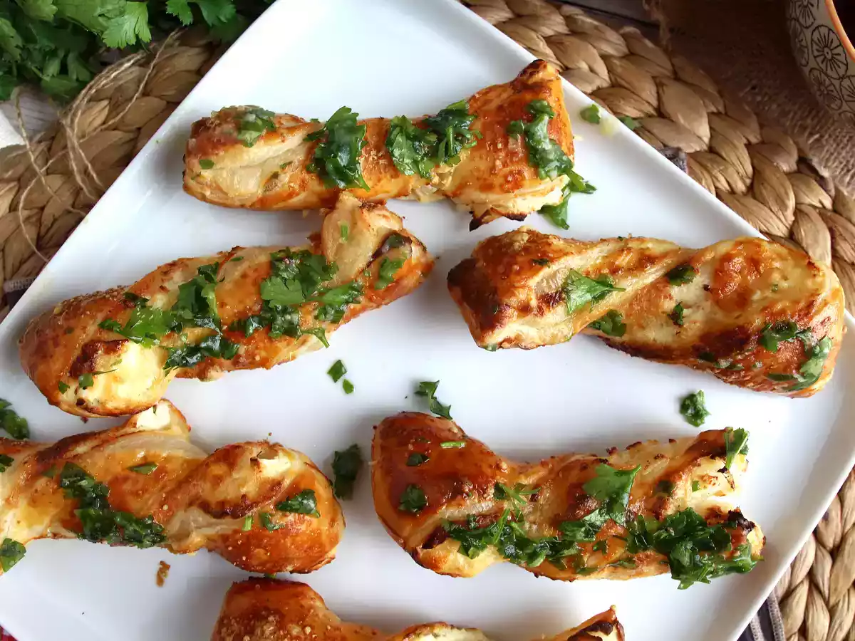 Kroucené listové těsto se sýrem a petrželkou: nezbytnost pro aperitiv