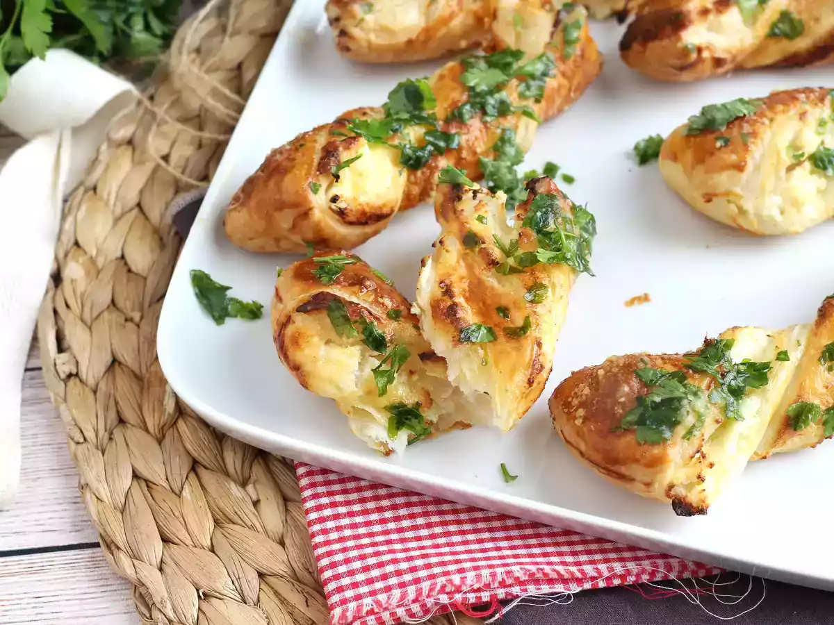 Kroucené listové těsto se sýrem a petrželkou: nezbytnost pro aperitiv - foto 2