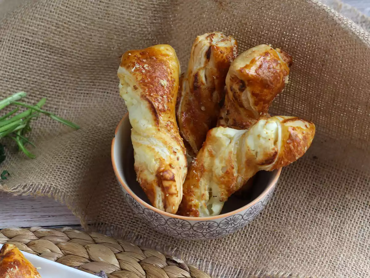 Kroucené listové těsto se sýrem a petrželkou: nezbytnost pro aperitiv - foto 3