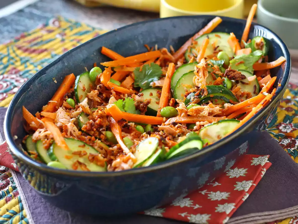 Křupavý, pikantní salát s křupavou rýží z lososa! - foto 2