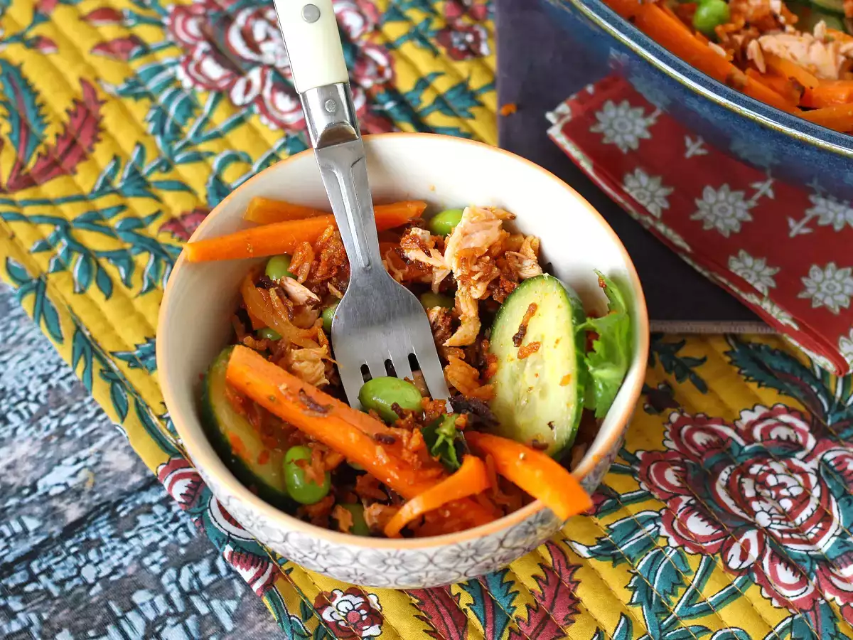 Křupavý, pikantní salát s křupavou rýží z lososa! - foto 3