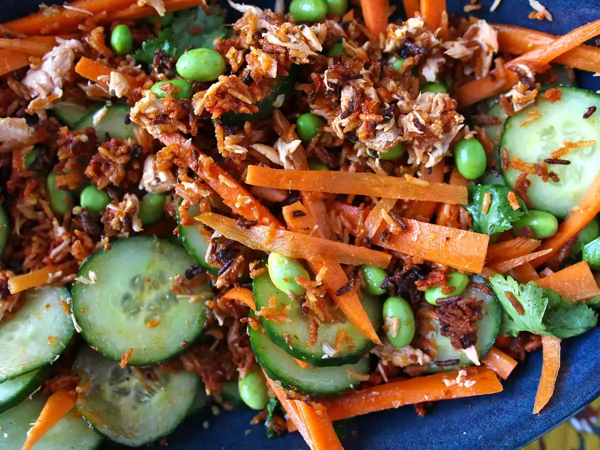 Křupavý, pikantní salát s křupavou rýží z lososa! - foto 4