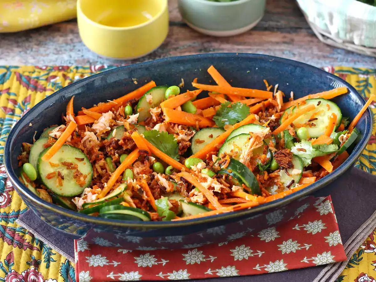 Křupavý, pikantní salát s křupavou rýží z lososa! - foto 5