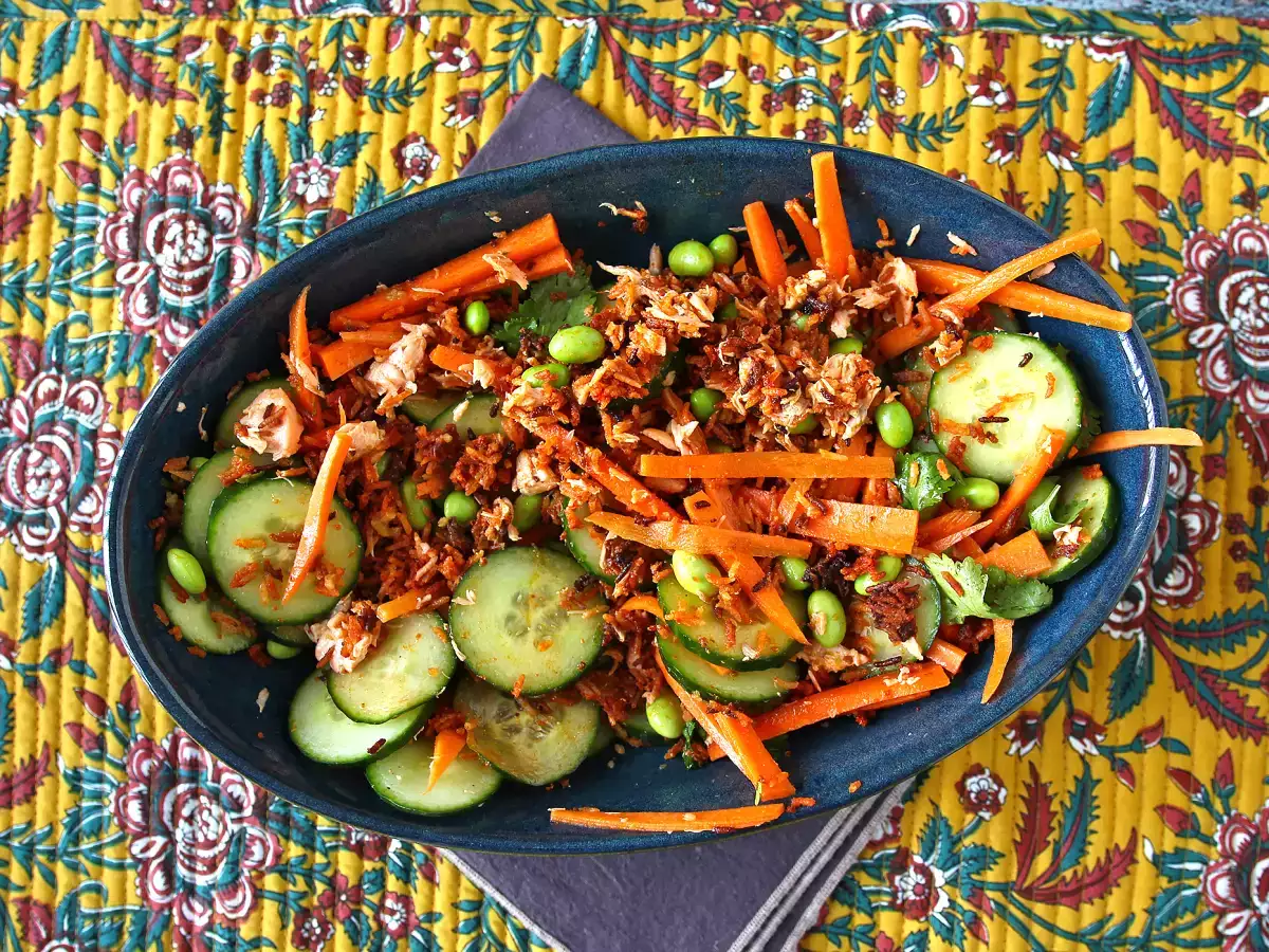 Křupavý, pikantní salát s křupavou rýží z lososa! - foto 6