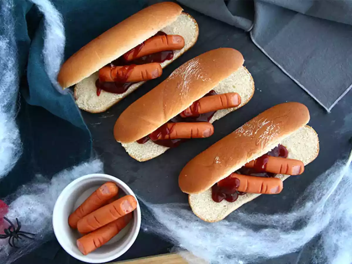 Krvavé halloweenské párky v rohlíku - foto 4