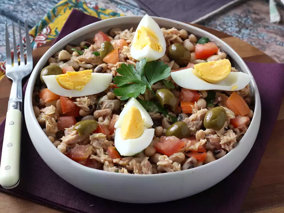Kukuřičný salát s tuňákem, vejci a olivami: portugalská klasika! - foto 5