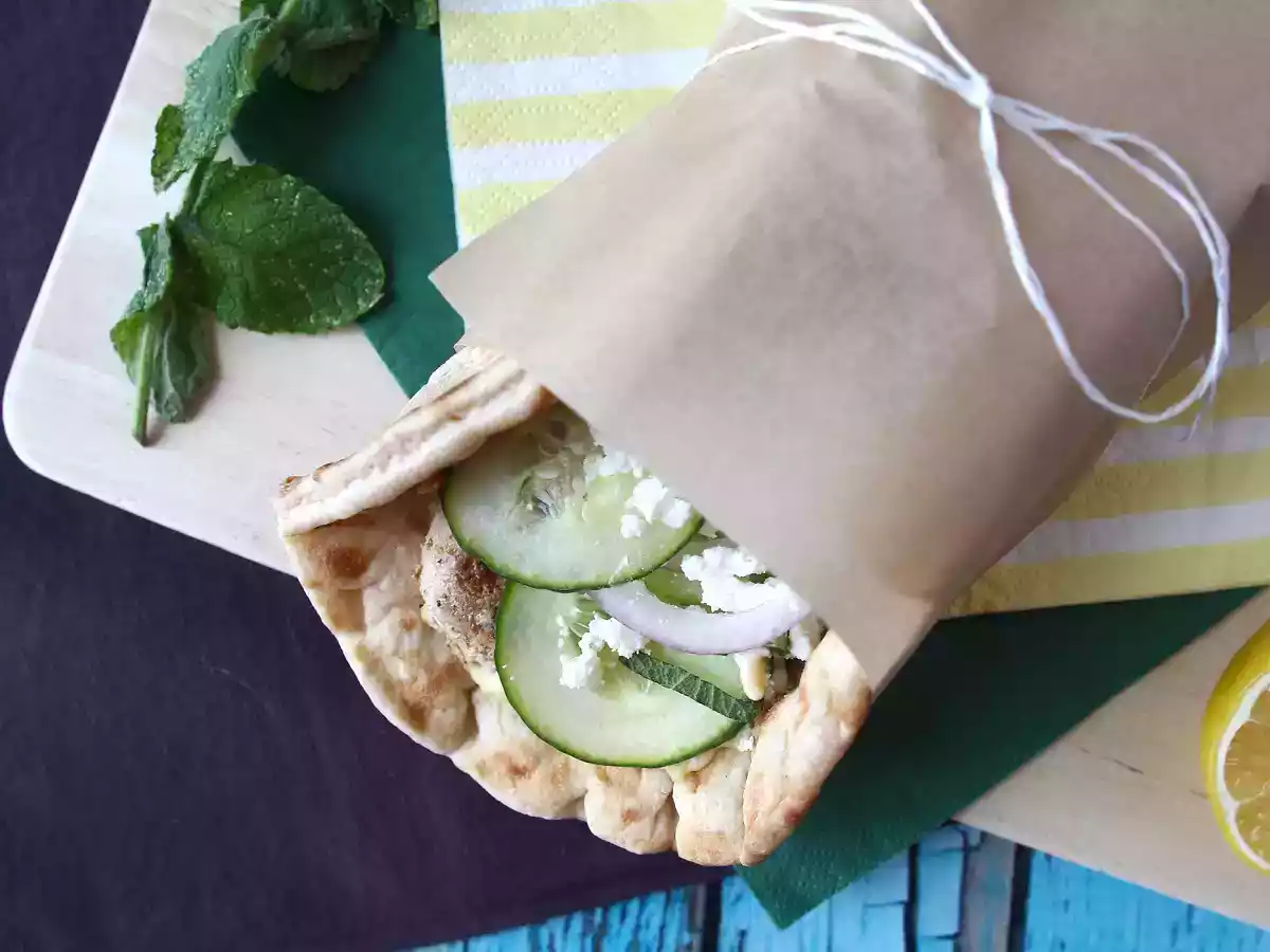 Kuřecí gyros, řecký sendvič, který si zamilujete! - foto 3