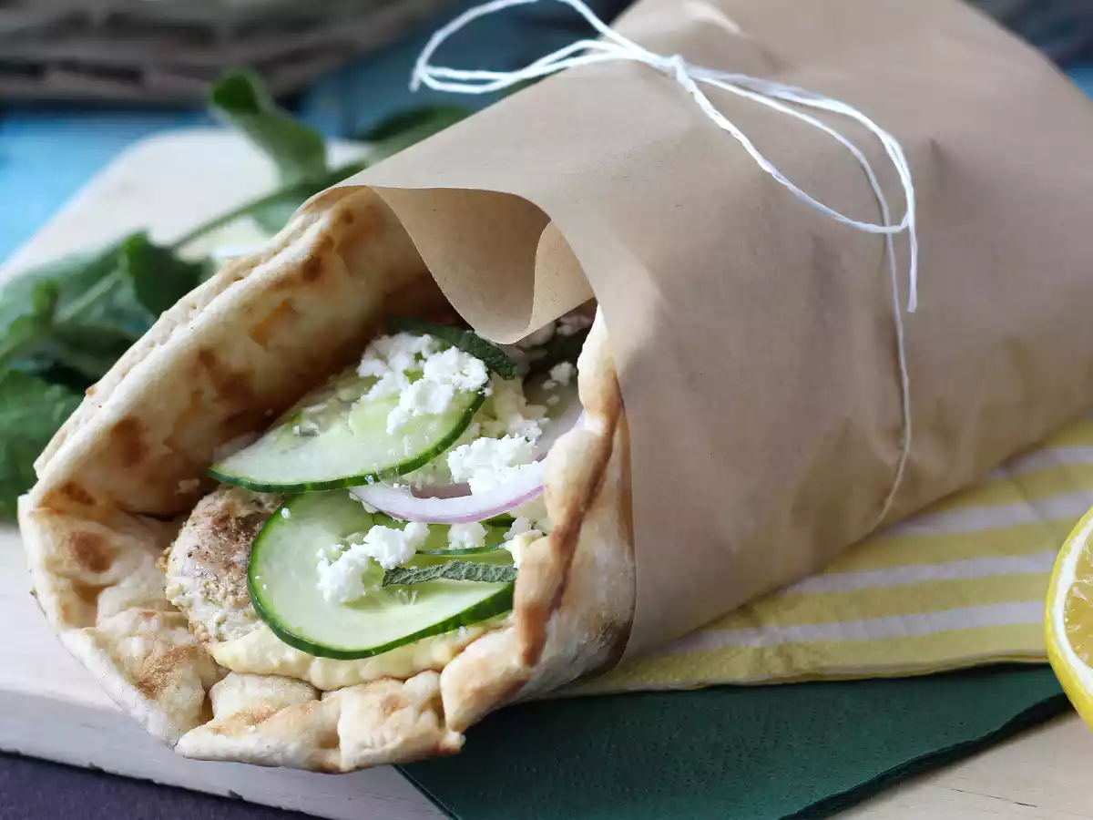 Kuřecí gyros, řecký sendvič, který si zamilujete! - foto 4