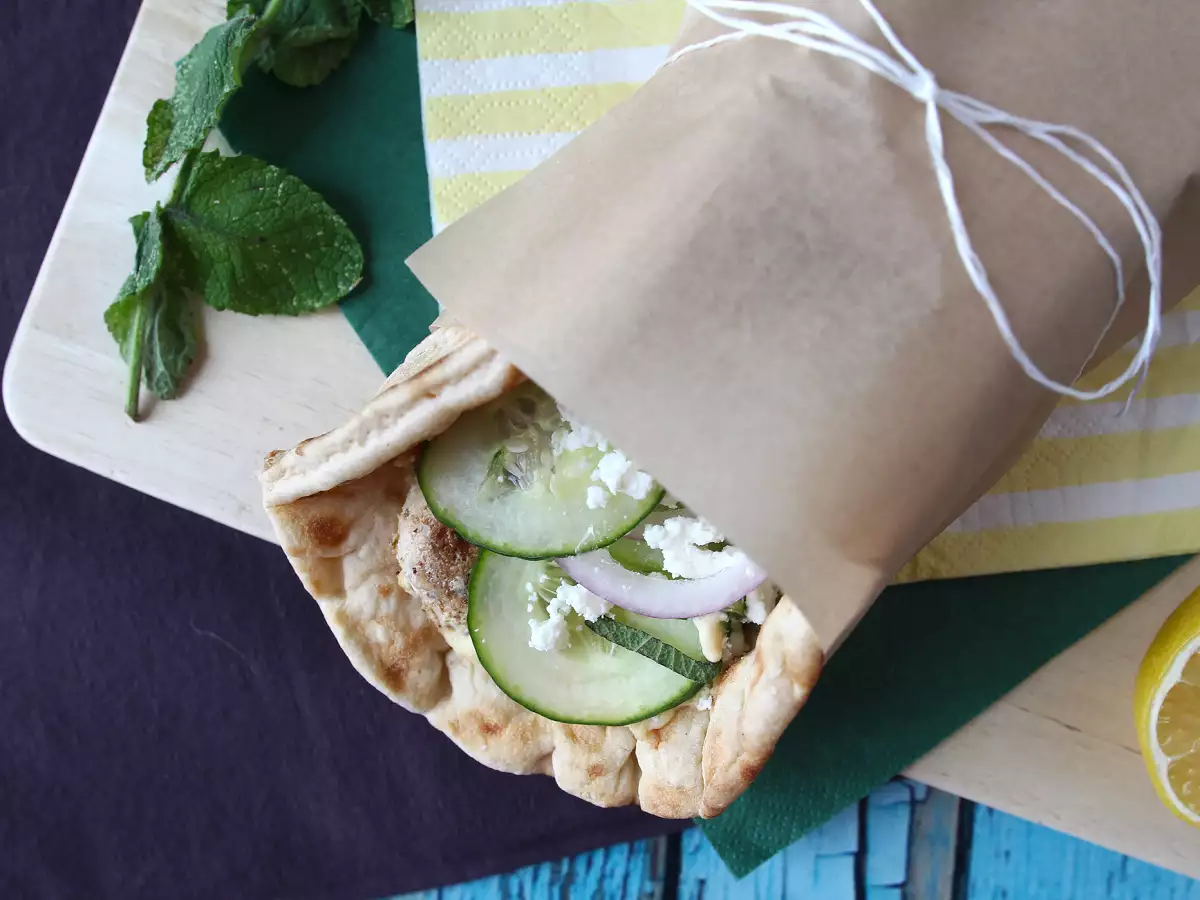Kuřecí gyros v pita chlebu – řecký sendvič, který si zamilujete - foto 3