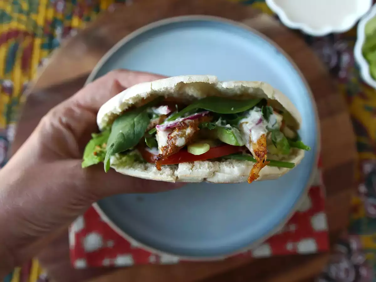 Kuřecí shawarma z horkovzdušné fritézy s pita chlebem a tahini omáčkou - foto 4