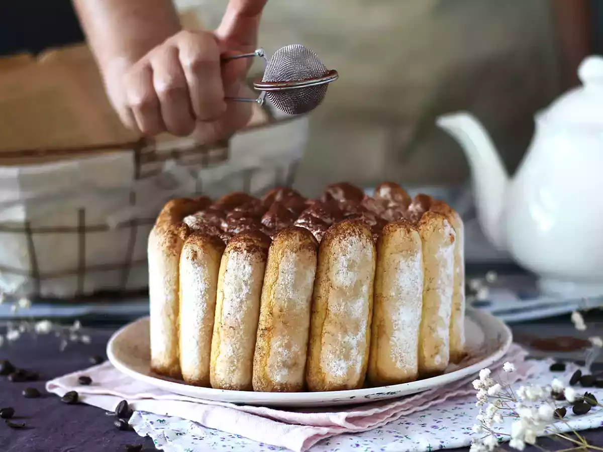 Lahodná charlotte ve stylu tiramisu bez vajec