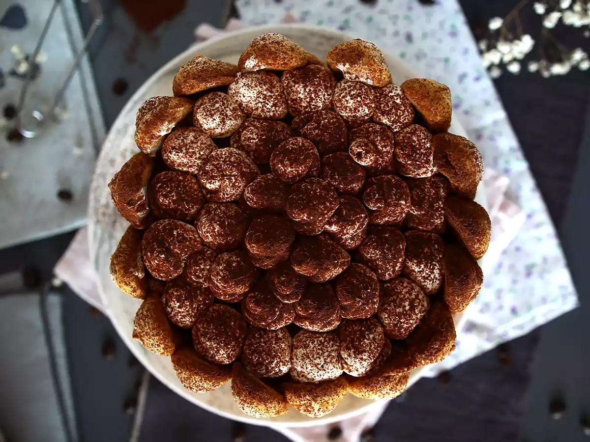 Lahodná charlotte ve stylu tiramisu bez vajec - foto 3