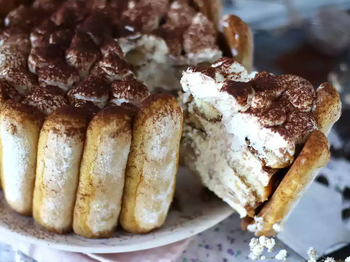 Lahodná charlotte ve stylu tiramisu bez vajec - foto 4
