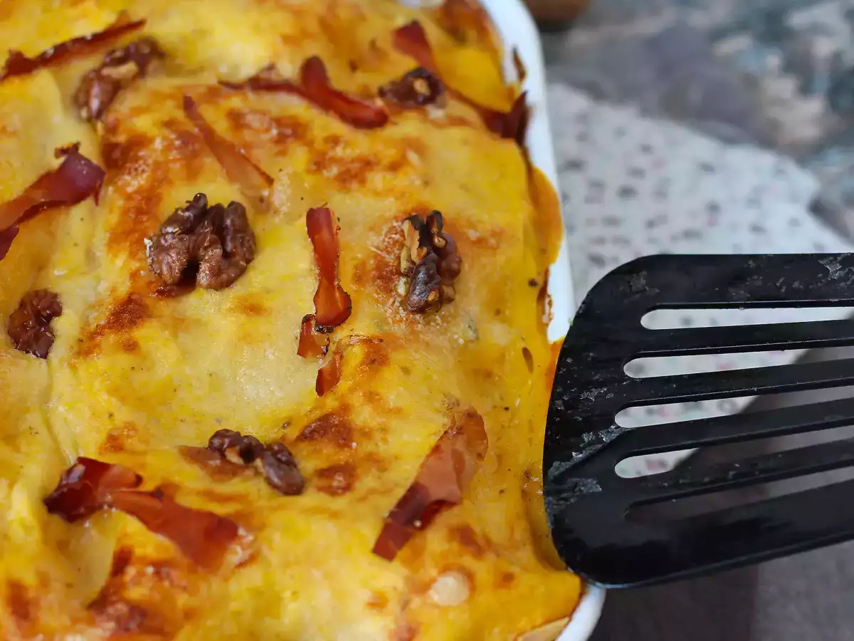 Lasagne s dýní, špekem a krémovými i křupavými ořechy - foto 2