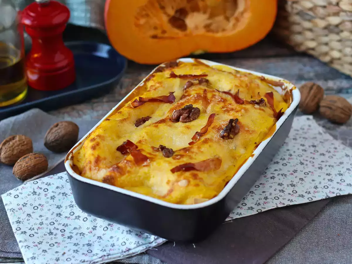 Lasagne s dýní, špekem a krémovými i křupavými ořechy - foto 5