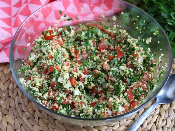 Recept Libanonský tabbouleh: voňavý a svěží salát, který si zamilujete