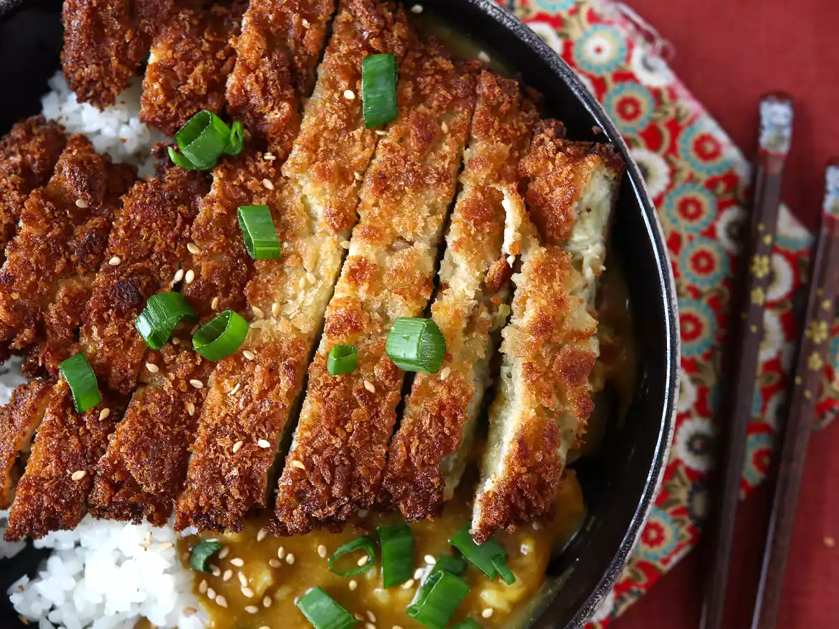 Lilek obalený ve strouhance panko ve stylu japonského kari katsu, ale vegetariánský - foto 3