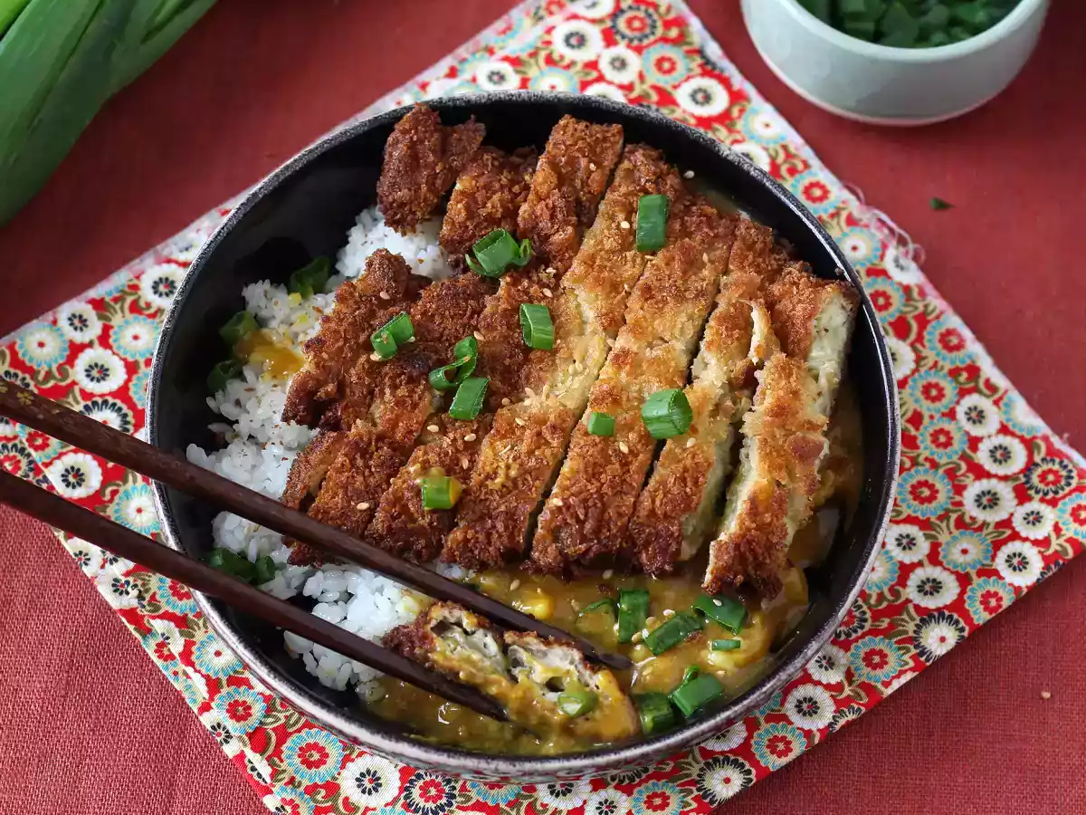 Lilek obalený ve strouhance panko ve stylu japonského kari katsu, ale vegetariánský - foto 7