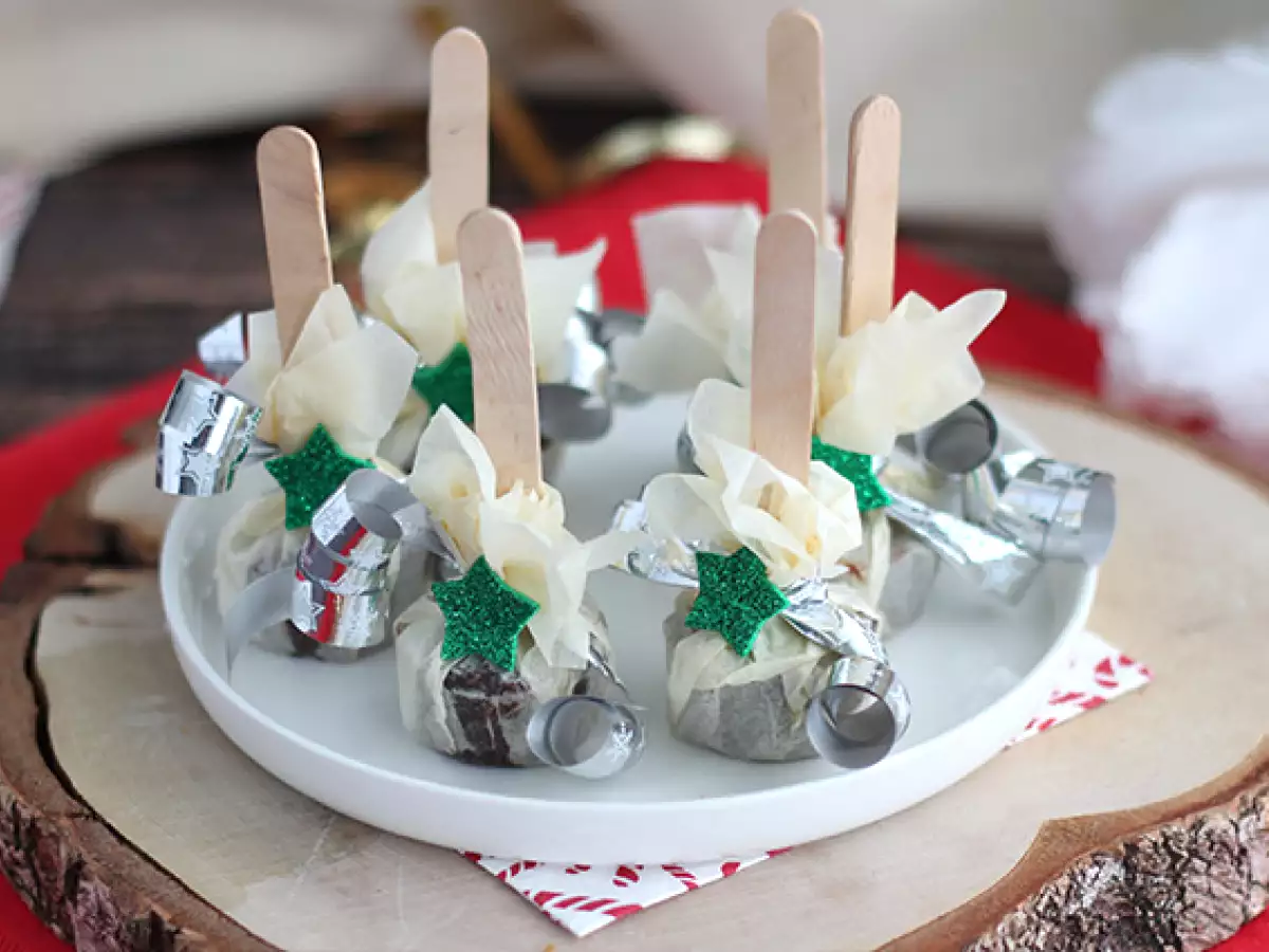 Lízátka s horkou čokoládou: hořká čokoláda + Carambar