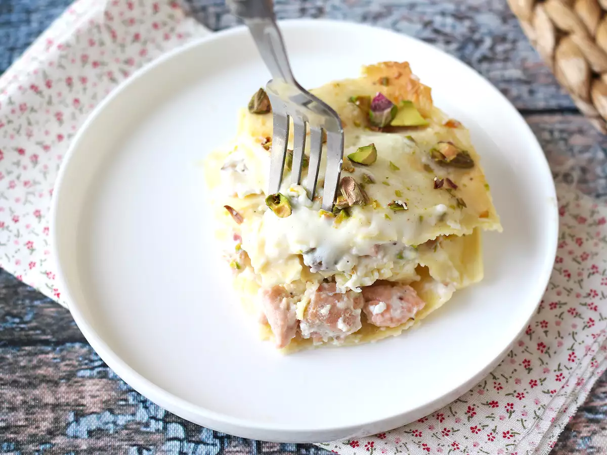 Lososové lasagne s burratou a krémovými křupavými pistáciemi - foto 6
