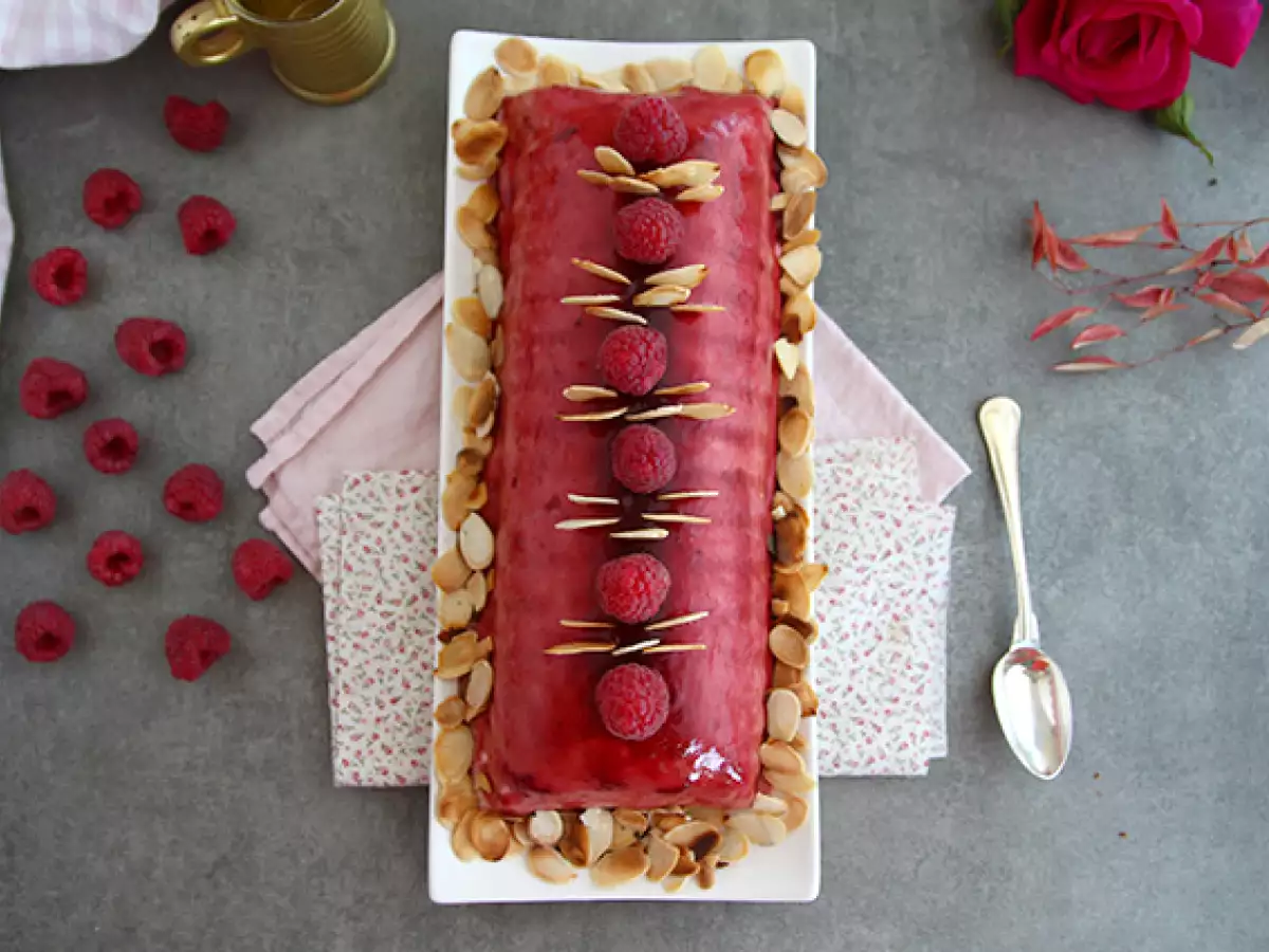 Malinové tiramisu ve tvaru vánočního polena - foto 2
