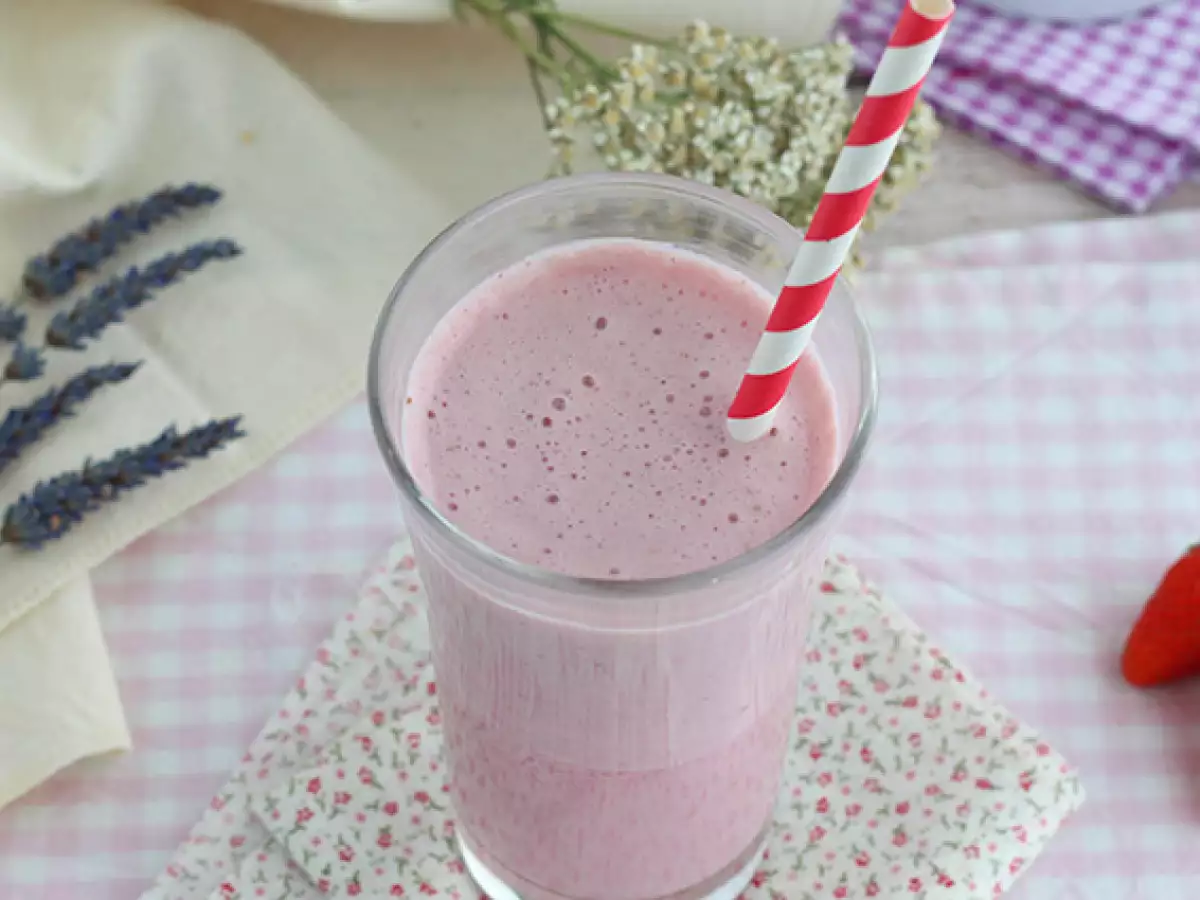 Malinovo-jahodový milkshake - foto 3