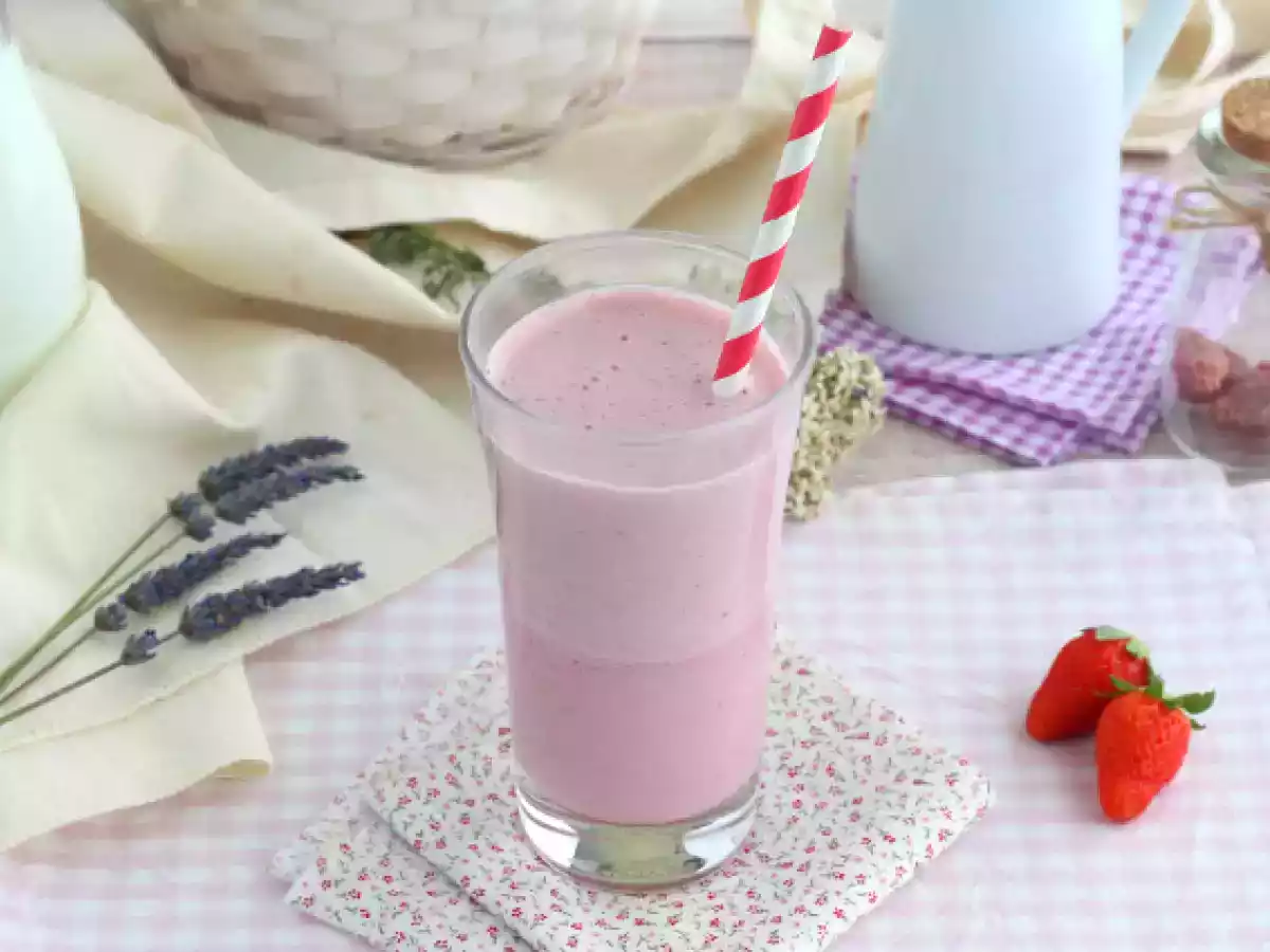 Malinový a jahodový milkshake