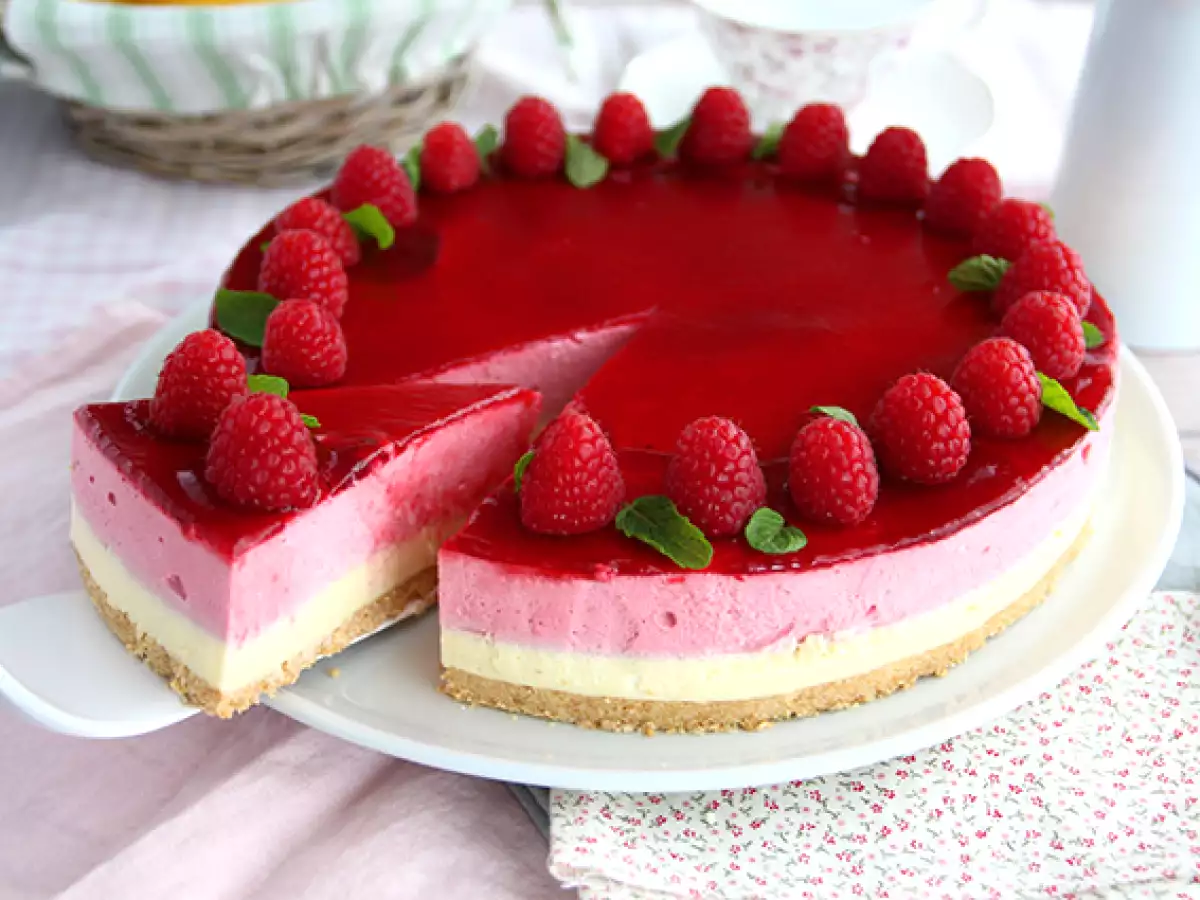 Malinový bavarois s bílou čokoládou (recept krok za krokem a video)
