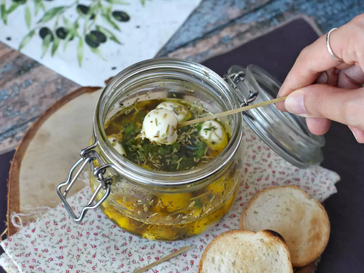 Marinované kuličky mozzarelly jako aperitiv nebo salát!
