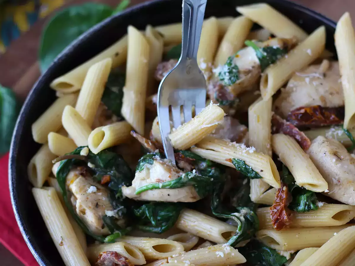 Marry Me Chicken Pasta: krémové těstoviny s kuřecím masem, sušenými rajčaty a parmazánem - foto 6
