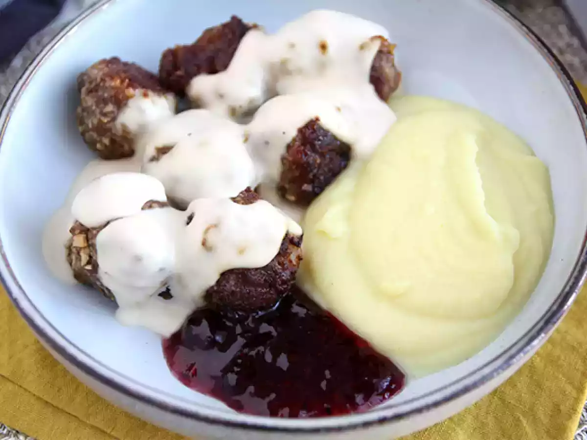 Masové kuličky Ikea s bílou omáčkou - foto 5