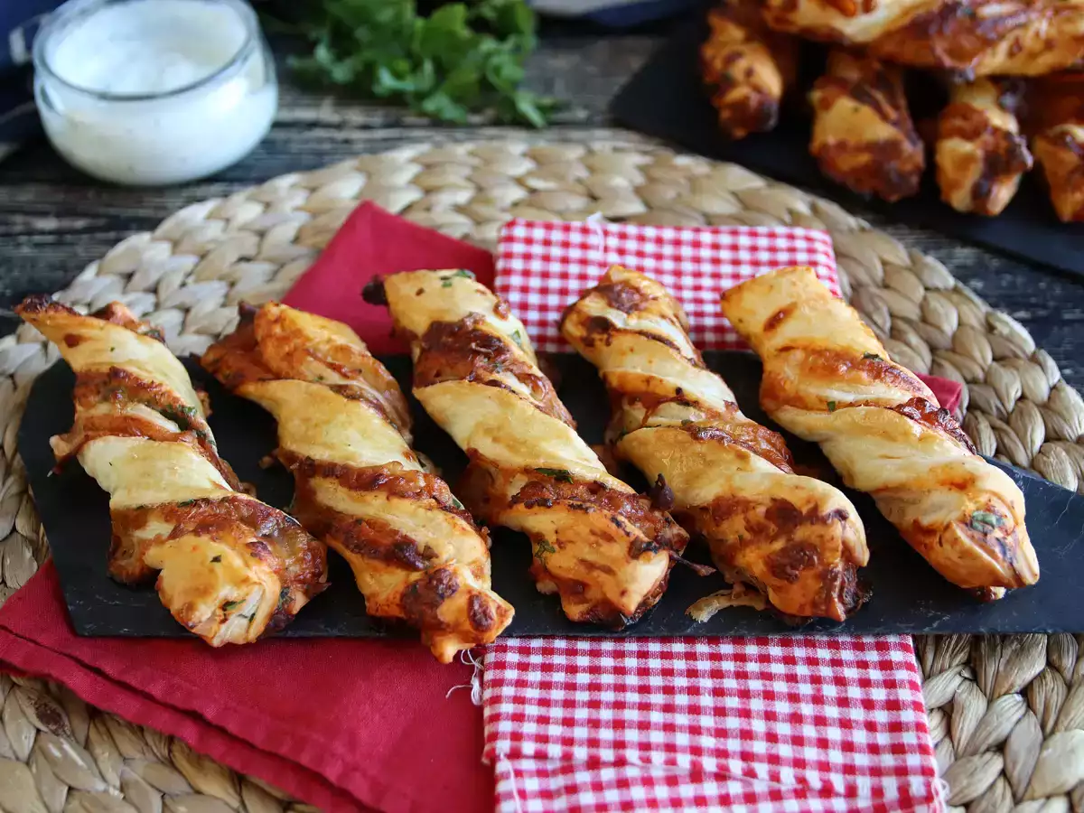 Maxi listové zákruty (rajčata, šunka, mozzarella, petržel) - foto 3