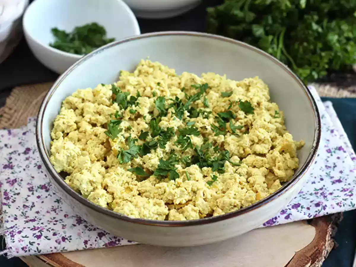 Míchané tofu, které nahradí míchaná vajíčka!