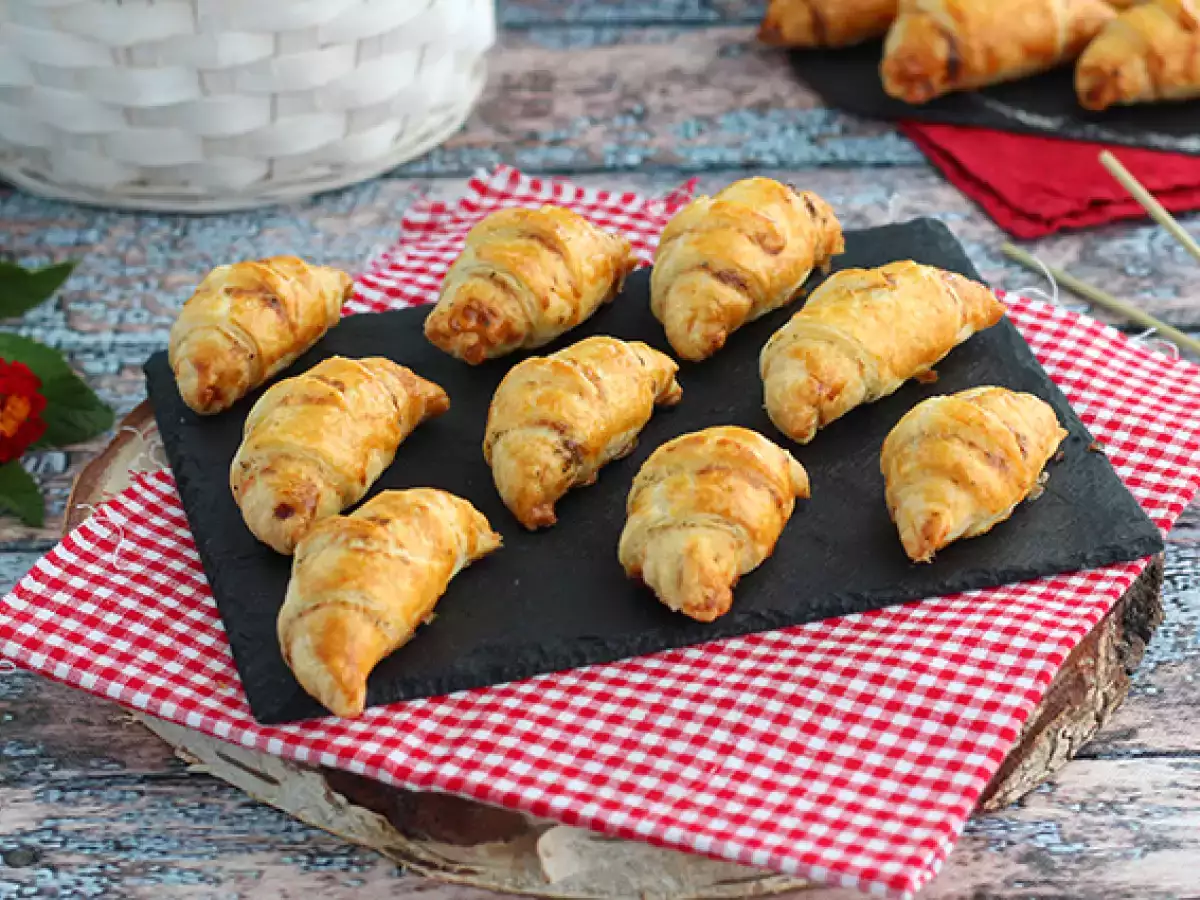 Mini croissanty z listového těsta se šunkou a čerstvým sýrem - foto 2