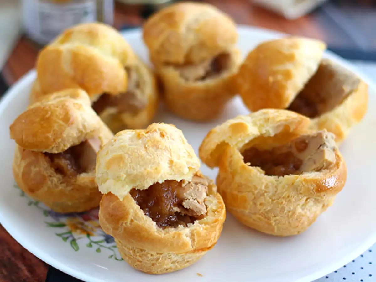 Mini profiterolky s foie gras a cibulovým konfittem - foto 3