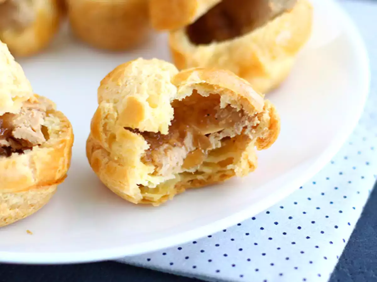 Mini profiterolky s foie gras a cibulovým konfittem - foto 4