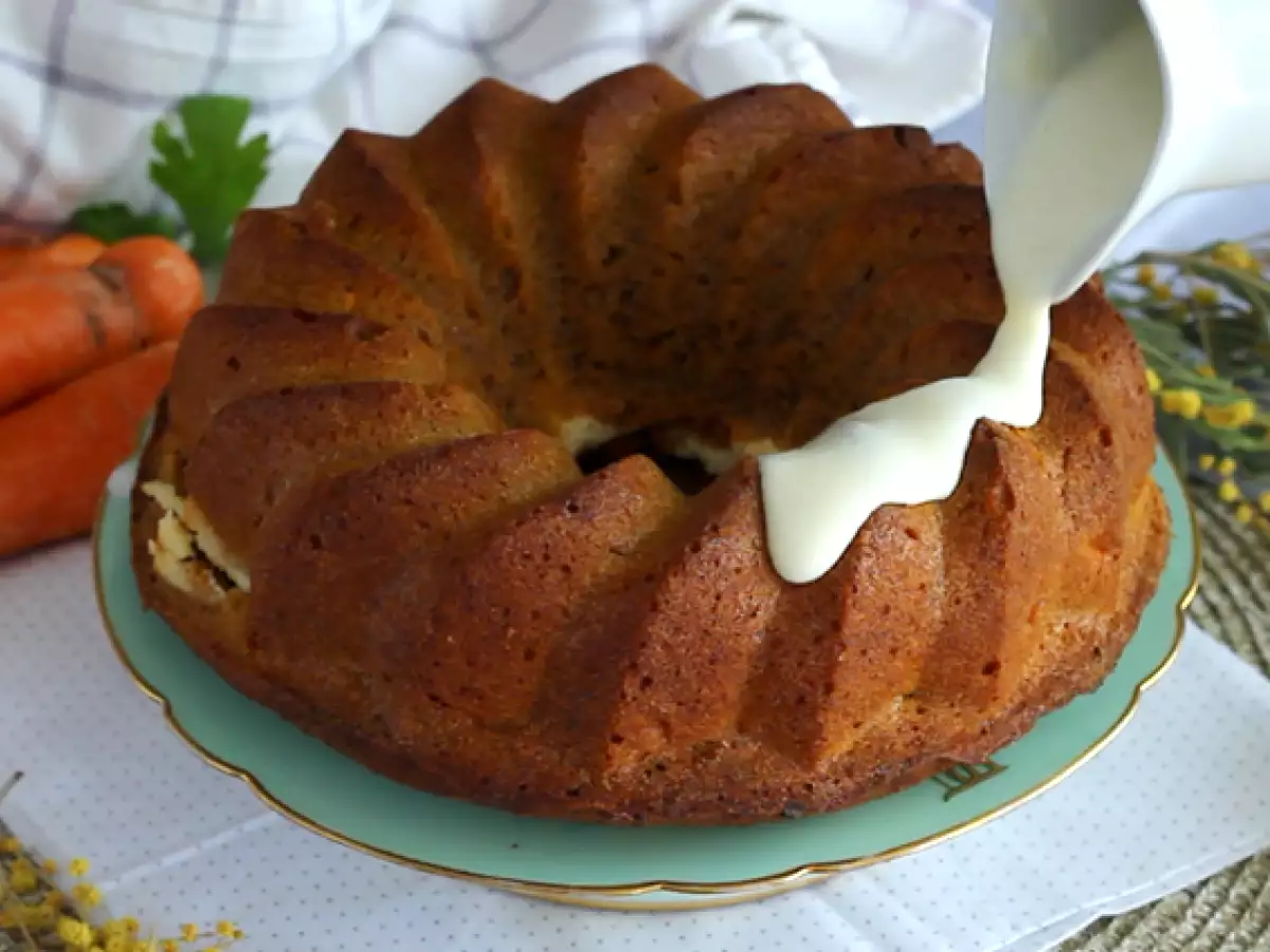 Mrkvová bábovka plněná cheesecake krémem - foto 3