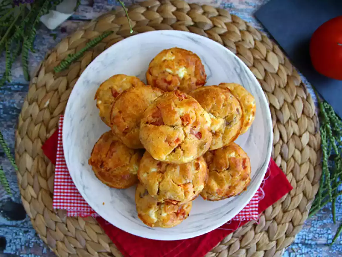 Muffiny s tuňákem, rajčaty a fetou - foto 2