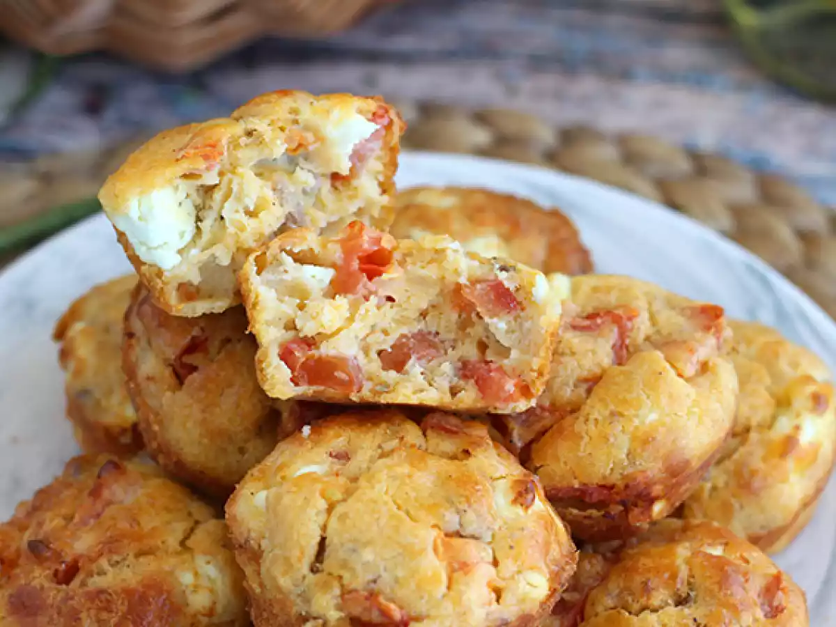 Muffiny s tuňákem, rajčaty a fetou - foto 3