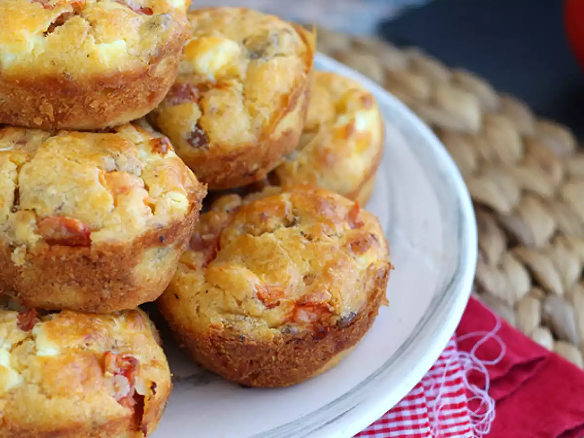 Muffiny s tuňákem, rajčaty a fetou - foto 4