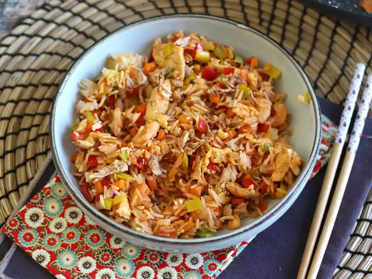 Nasi goreng, indonéský pokrm z rýže - foto 2