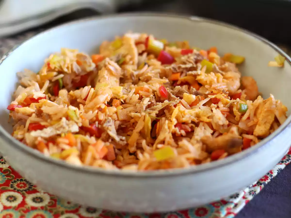 Nasi goreng, indonéský pokrm z rýže - foto 3