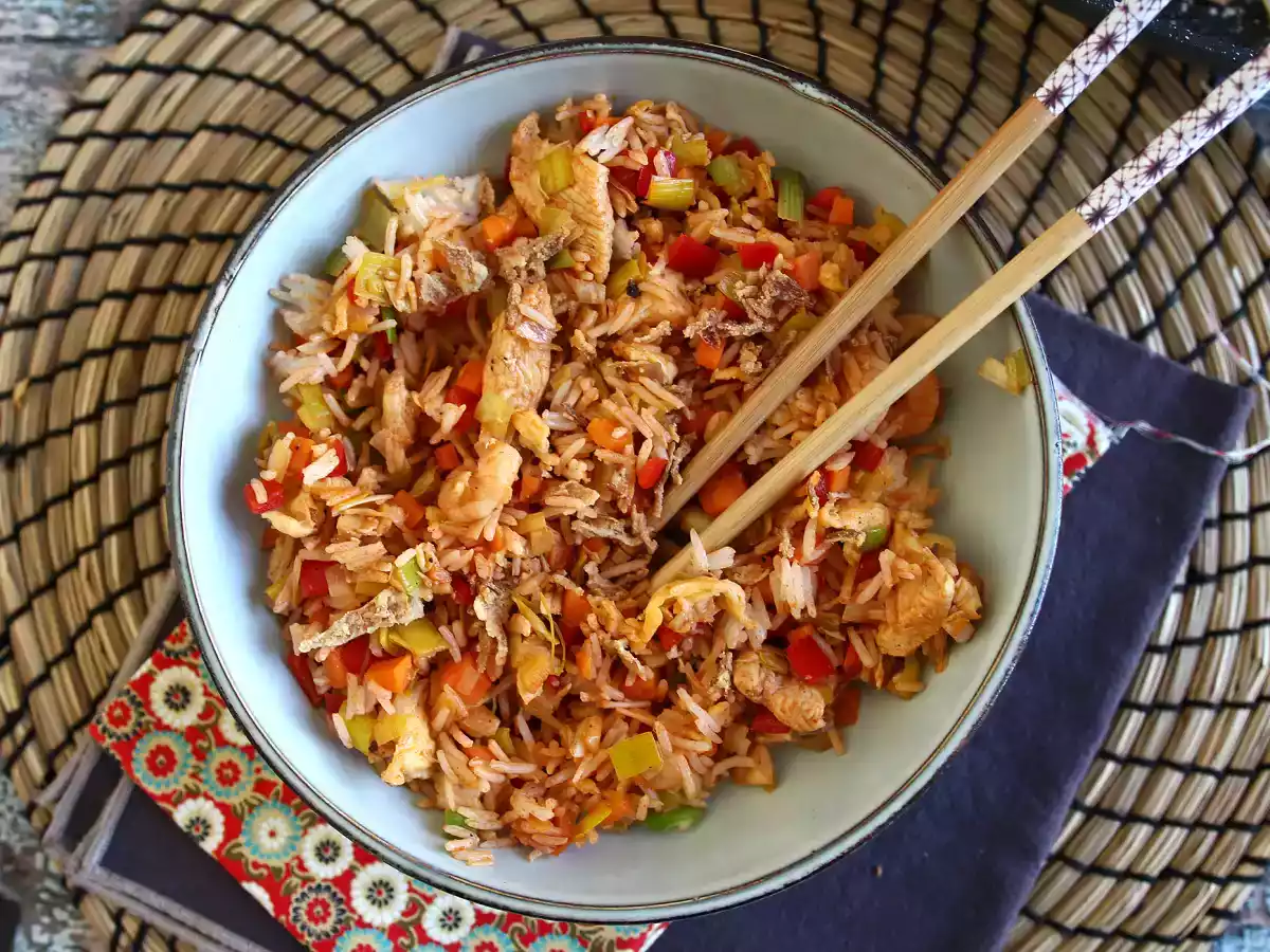 Nasi goreng, indonéský pokrm z rýže - foto 4