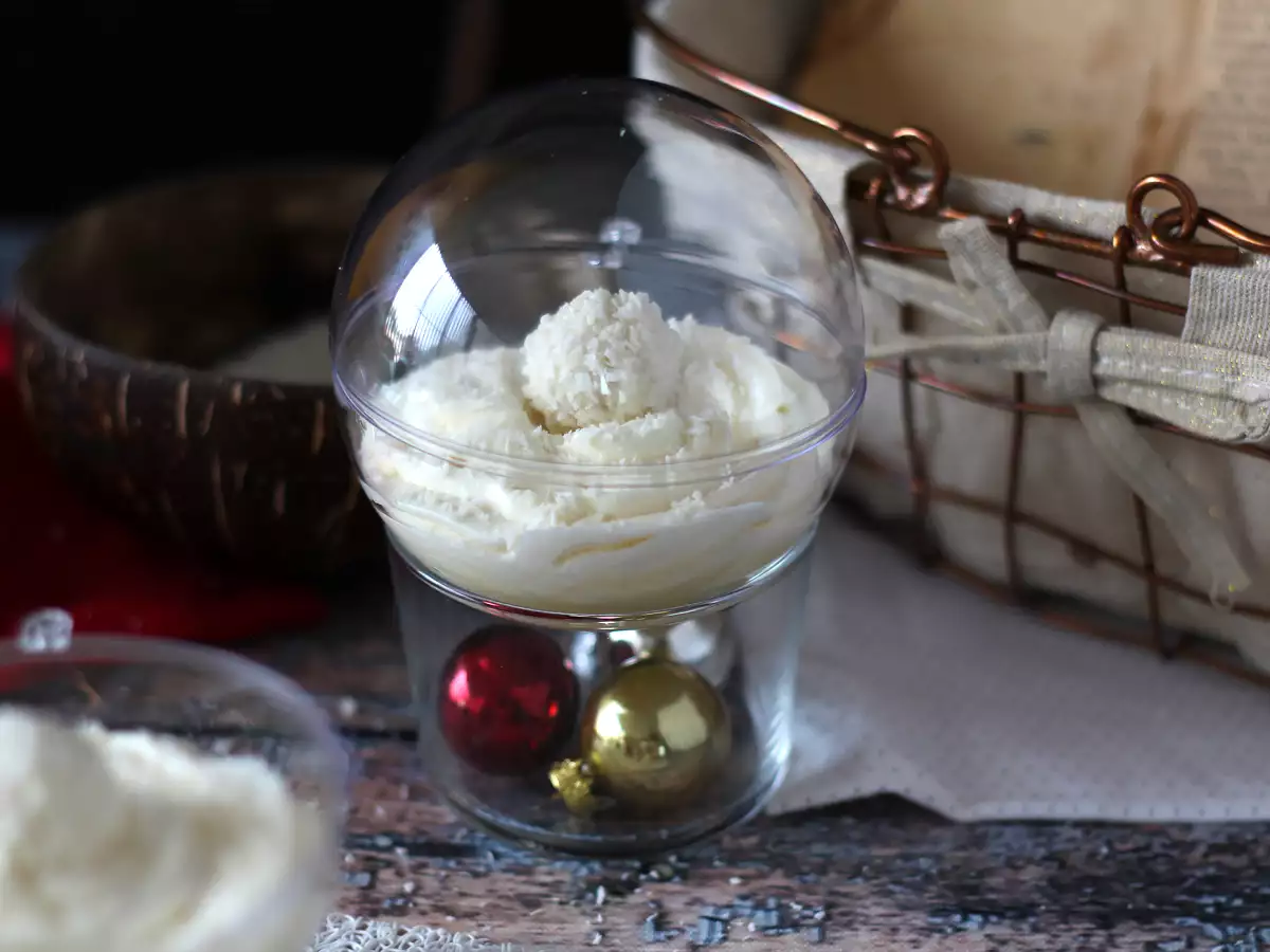 Nepečené kokosové dezertní pohárky ve stylu Raffaello – pohádkový dezert ve sněhové kouli - foto 6