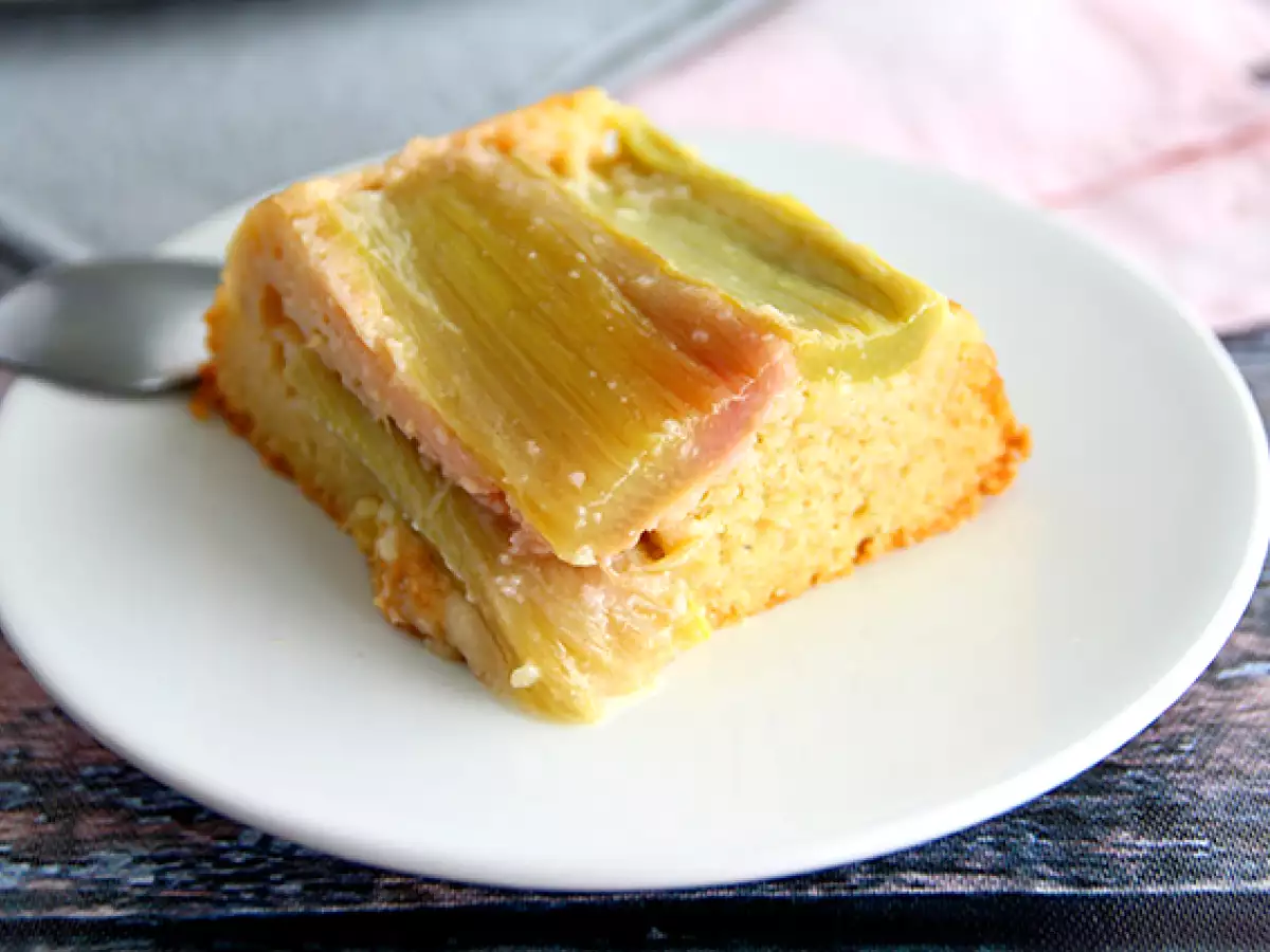 Obrácený rebarborový koláč - foto 3