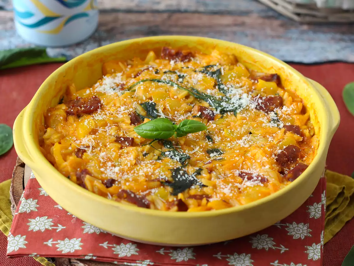 Orzo z jednoho hrnce s paprikou, chorizem a špenátem - foto 3