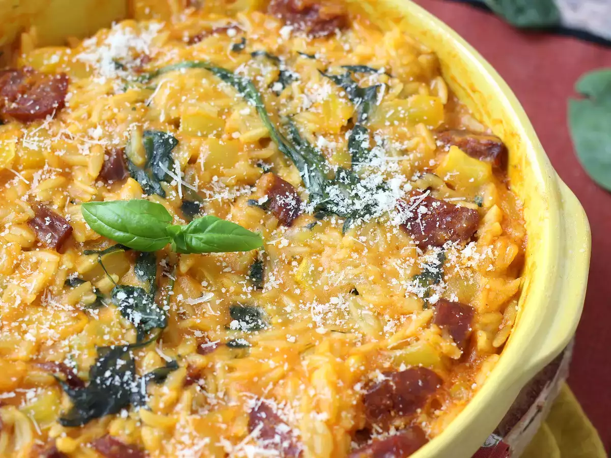 Orzo z jednoho hrnce s paprikou, chorizem a špenátem - foto 4