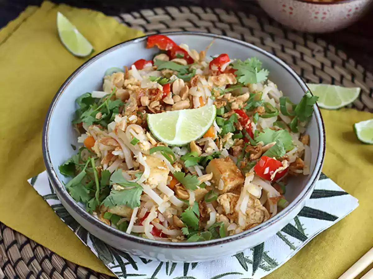 Pad thai s tofu