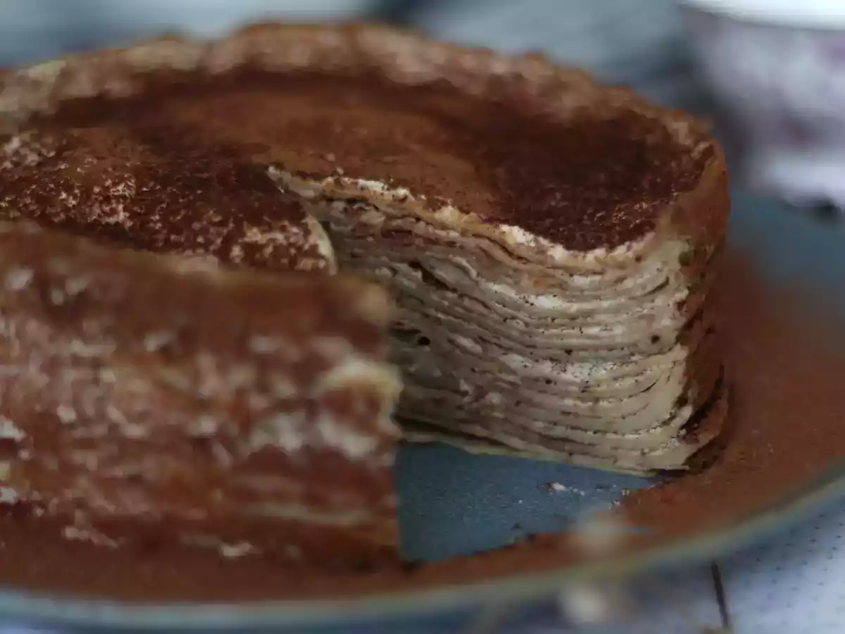 Palačinkový koláč ve stylu tiramisu s kávou a kakaem - foto 3